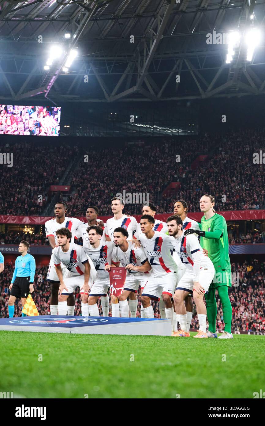 Bilbao, Biskaya, Spanien - 10. Dezember 2025: Die elf PSG starten vor dem Spiel Athletic Club gegen Paris Saint-Germain, Teil der UEFA Champions League 2025, das im San Mamés Stadion ausgetragen wird. Quelle: Rubén Gil/Alamy Live News. Stockfoto