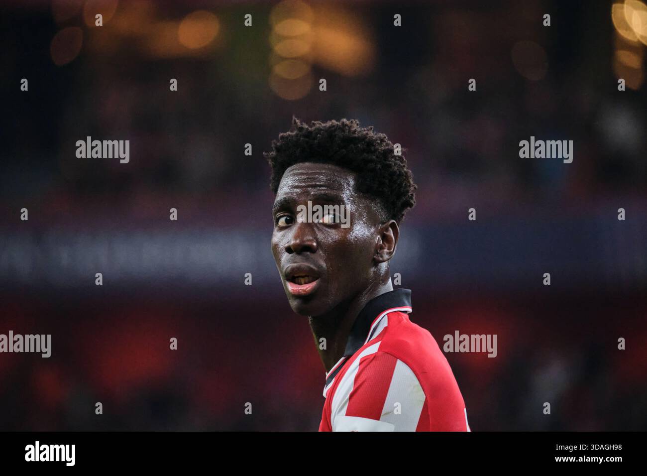 Bilbao, Biskaya, Spanien - 10. Dezember 2025: Adama Boiro vom Athletic Club gegen Paris Saint-Germain, Teil der UEFA Champions League 2025, im San Mamés Stadion. Quelle: Rubén Gil/Alamy Live News. Stockfoto