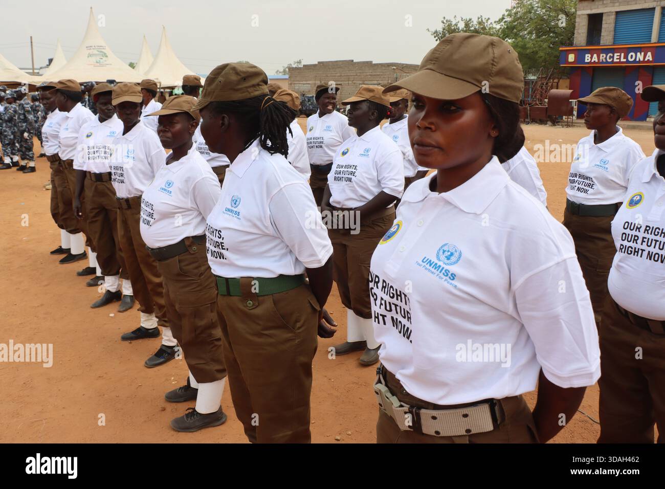 10. Dezember 2025, Juba, CES/Juba, Südsudan: Die Südsudan Human Rights Commission (SSHRC) feierte in Zusammenarbeit mit Organisationen der Zivilgesellschaft und der UNMISS Human Rights Division den Internationalen Menschenrechtstag 2025 in Juba. Die Veranstaltung begann mit einem marsch vom Rainbow Playground, bei dem Organisatoren und Studenten zusammenkamen, um das Bewusstsein für Menschenrechte zu schärfen. Die Gedenkfeier wurde auf dem Siebenten Tag der Adventisten School Compound unter dem Thema Menschenrechte, unsere täglichen Essentials fortgesetzt. Das Treffen zielt darauf ab, die nationalen Bemühungen zum Schutz und zur Förderung der Menschenrechte in allen Ländern zu verstärken Stockfoto