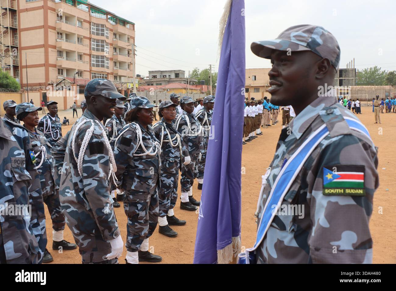 10. Dezember 2025, Juba, CES/Juba, Südsudan: Die Südsudan Human Rights Commission (SSHRC) feierte in Zusammenarbeit mit Organisationen der Zivilgesellschaft und der UNMISS Human Rights Division den Internationalen Menschenrechtstag 2025 in Juba. Die Veranstaltung begann mit einem marsch vom Rainbow Playground, bei dem Organisatoren und Studenten zusammenkamen, um das Bewusstsein für Menschenrechte zu schärfen. Die Gedenkfeier wurde auf dem Siebenten Tag der Adventisten School Compound unter dem Thema Menschenrechte, unsere täglichen Essentials fortgesetzt. Das Treffen zielt darauf ab, die nationalen Bemühungen zum Schutz und zur Förderung der Menschenrechte in allen Ländern zu verstärken Stockfoto