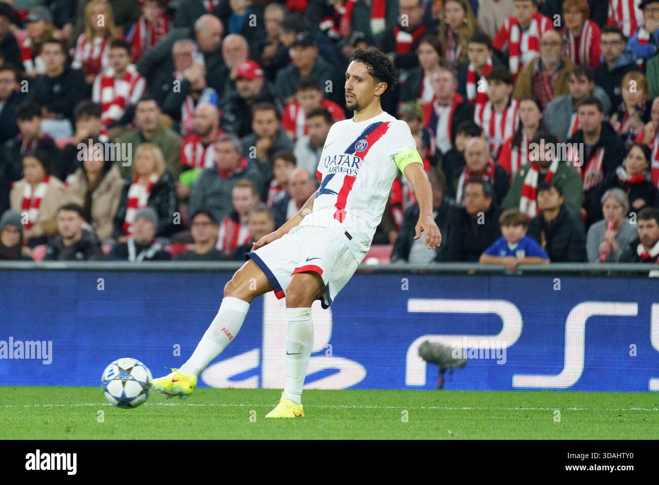 Marquinhos in Aktion während des Champions-League-Spiels zwischen Athletic Bilbao und Paris Saint Germain PSG in San Mames, in Bilbao Credit: Mickael DUCINT/Alamy Live News Stockfoto