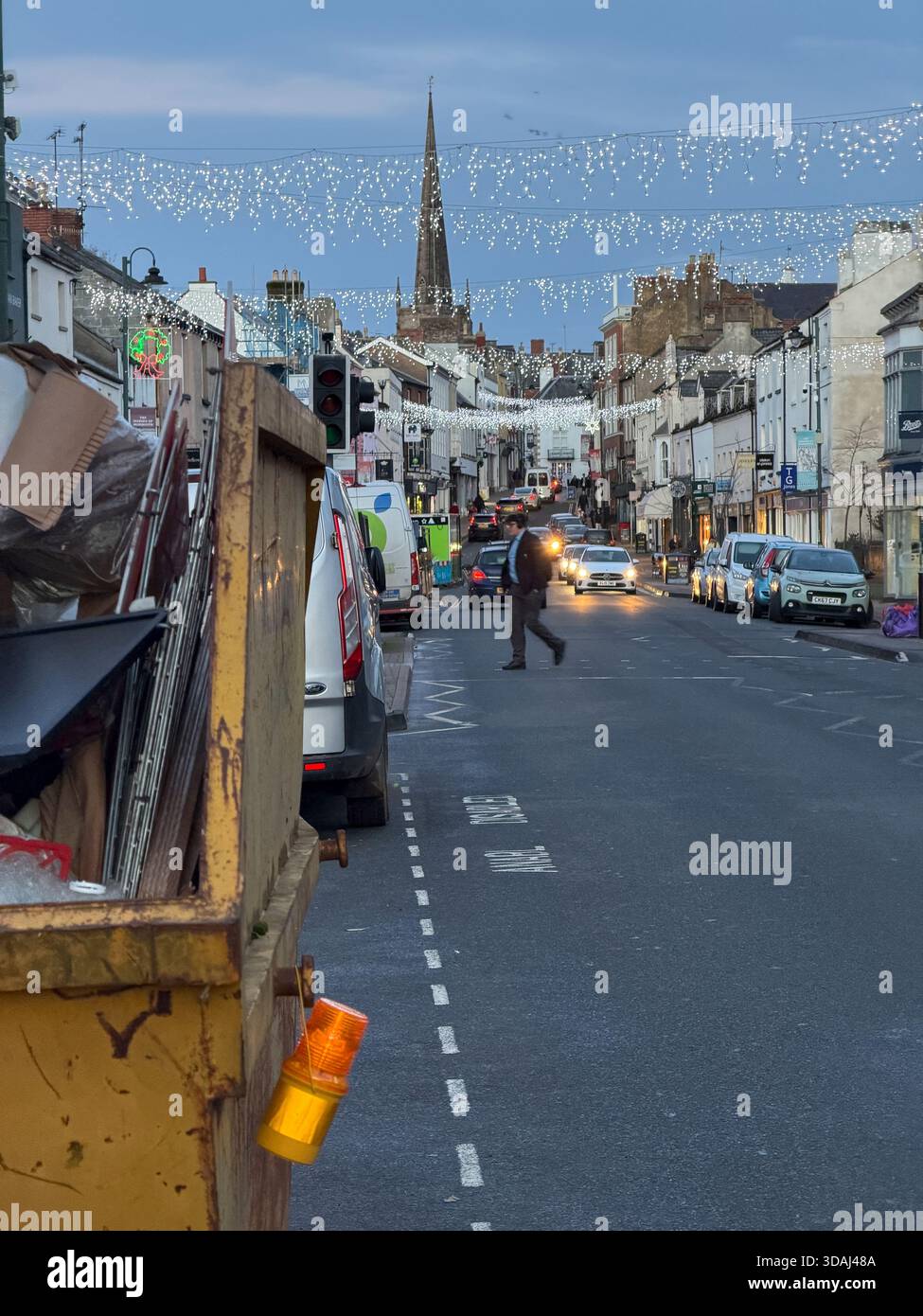 Die Stadt Monmouth hat nach den Überflutungen im Winter 2025 aufgeräumt und versucht, wieder Weihnachten zu erleben. Stockfoto