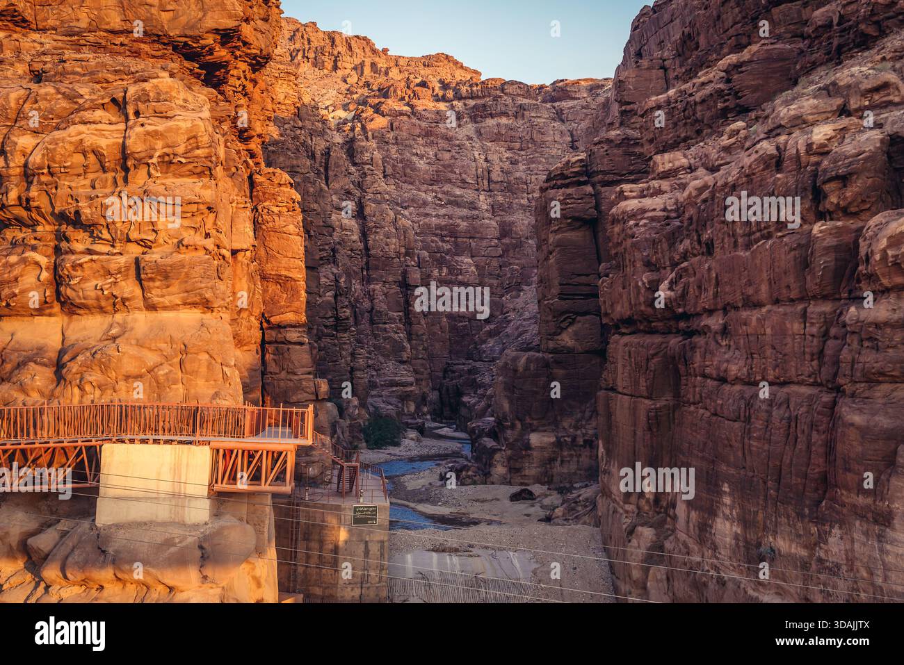 Blick auf den Mujib River Canyon in der Region Madaba in Jordanien Stockfoto