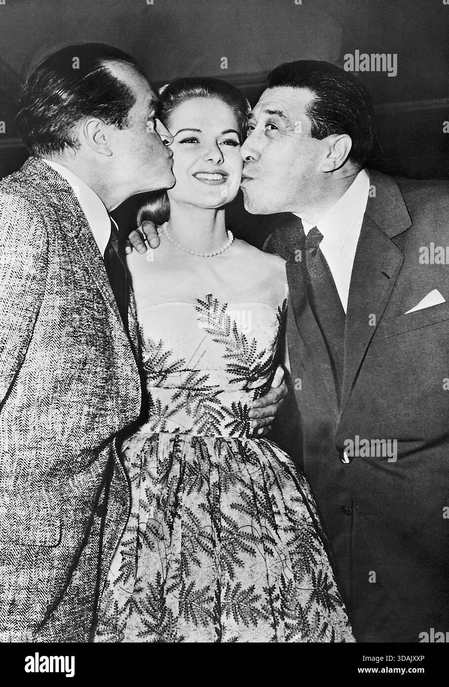 Der amerikanische Komiker Bob Hope (links) und der französische Komiker Fernandel (eigentlich Fernand Joseph Désiré Contandin). [Automatisierte Übersetzung] Stockfoto