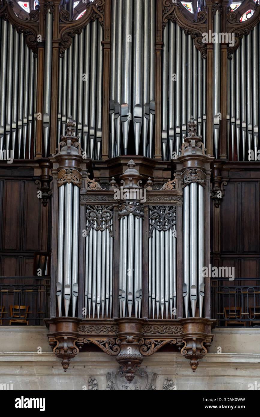Kathedrale von Bayeux. Die Orgel, die 1862 von der renommierten Erbauer Aristide Cavaille-Coll umgebaut wurde, ist ein historisches Instrument. Bayeux. Frankreich. Stockfoto