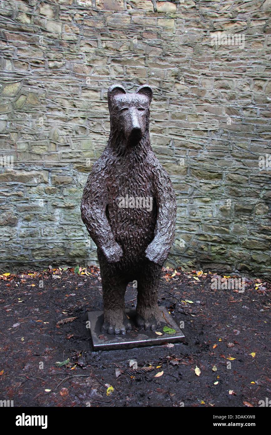 Bruin Bear Pit, Botanical Gardens, Sheffield, England, Großbritannien Stockfoto