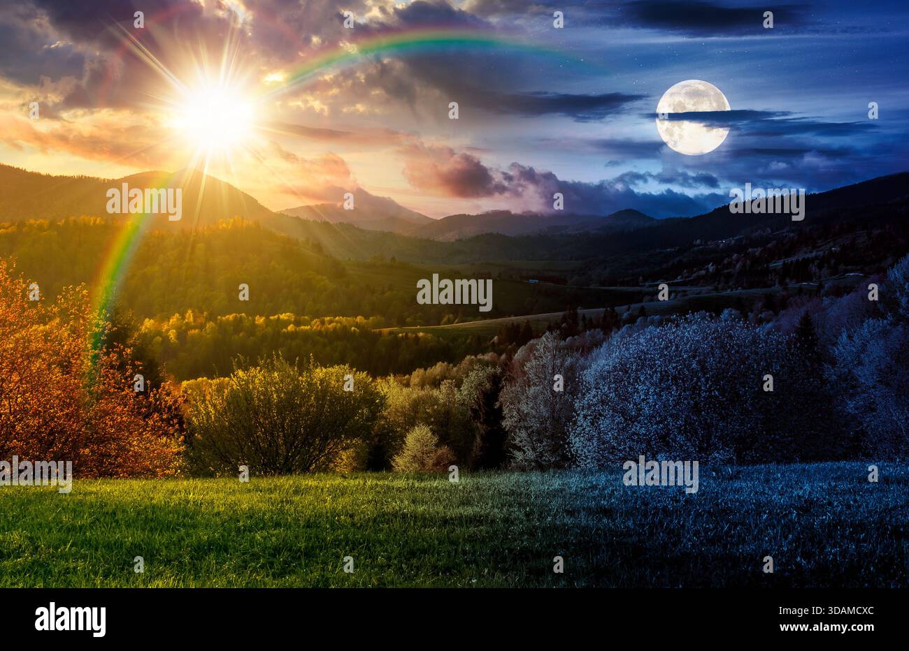 Bewaldete Hügel auf Frühlingsquinox. Tag- und Nachtzeitwechsel. Wunderschöne Landschaft in Bergen mit Sonne und Mond in der Dämmerung. Sanfte Landschaft Stockfoto