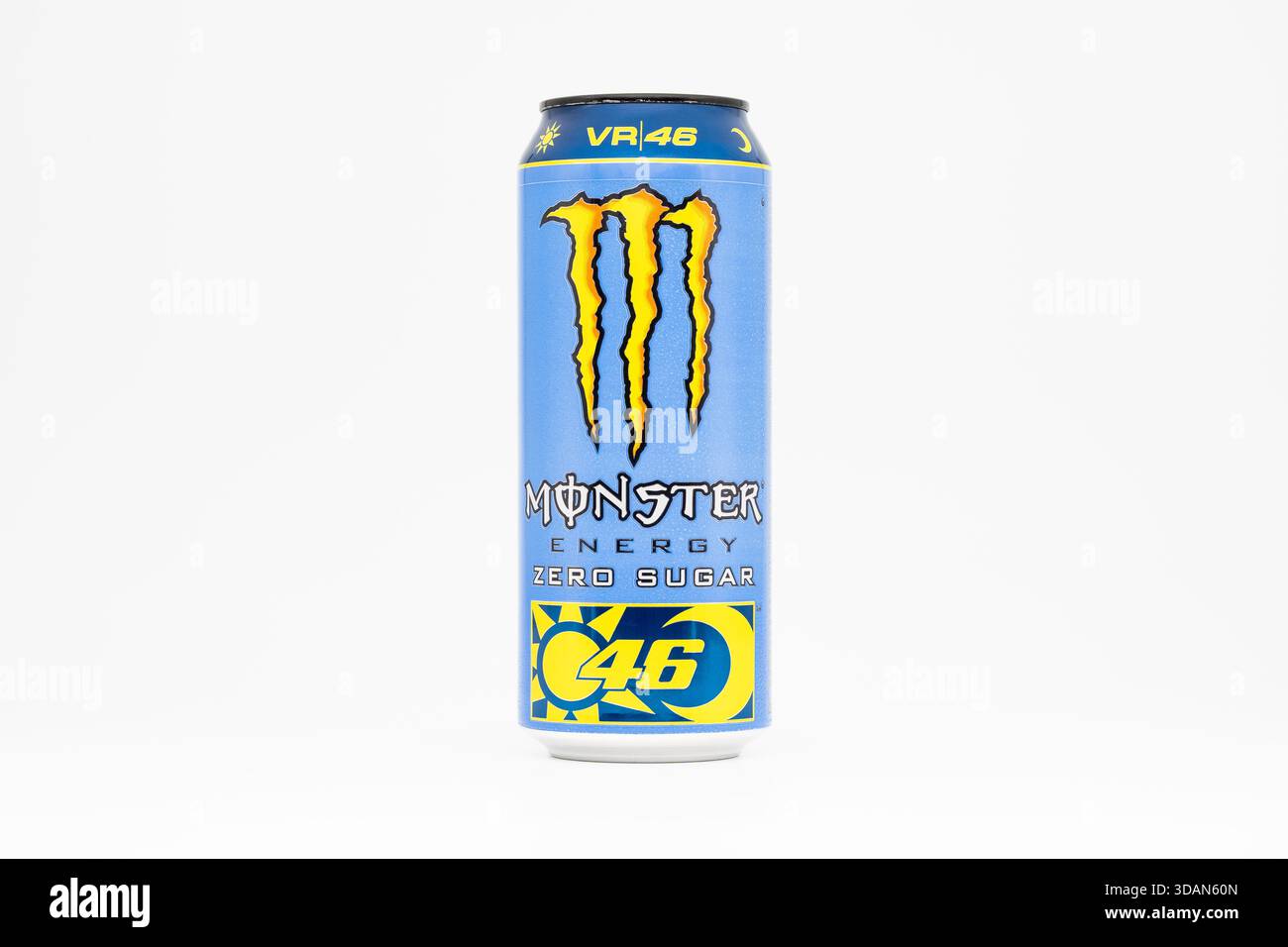 Monster Energy VR 46 das Doctor Zero Zuckergetränk. Dieses zuckerfreie Getränk ist eine Zusammenarbeit mit dem Mooney VR46 Racing Team und Valentino Rossi. Stockfoto