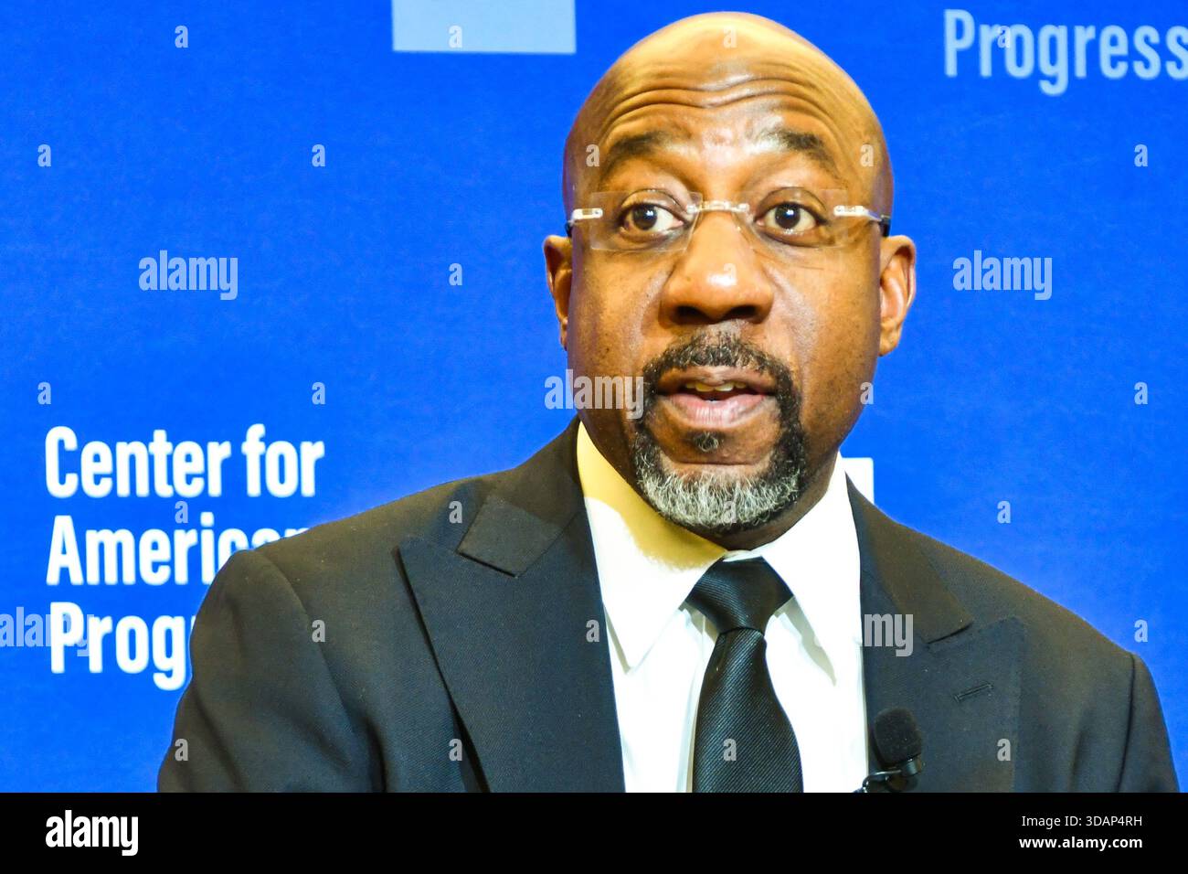 Senator Raphael Warnock (D-GA) im Center for American Progress, 11. Dezember 2025 Stockfoto