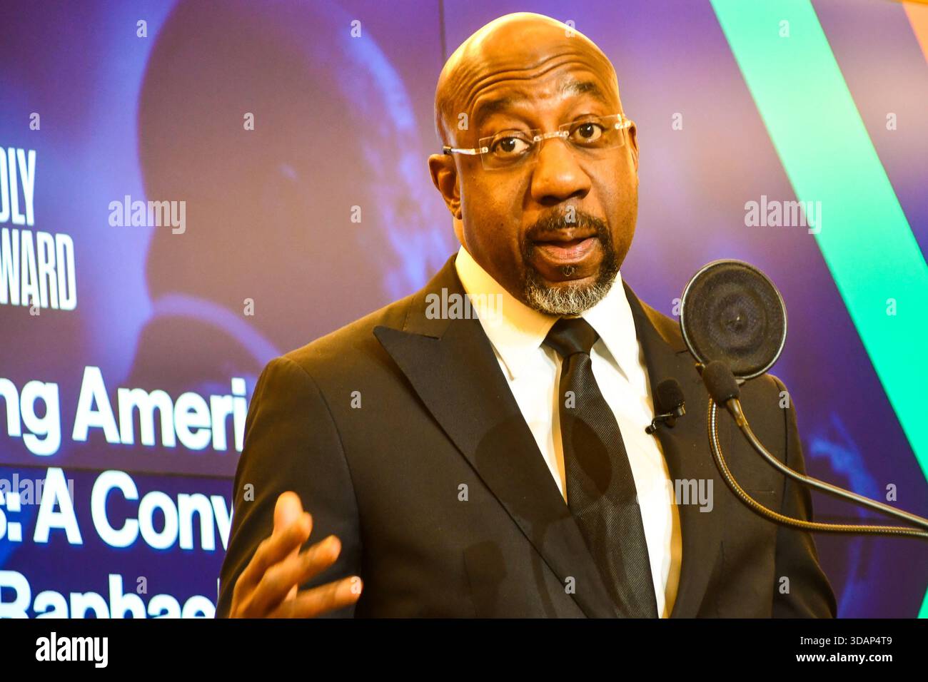 Senator Raphael Warnock (D-GA) im Center for American Progress, 11. Dezember 2025 Stockfoto