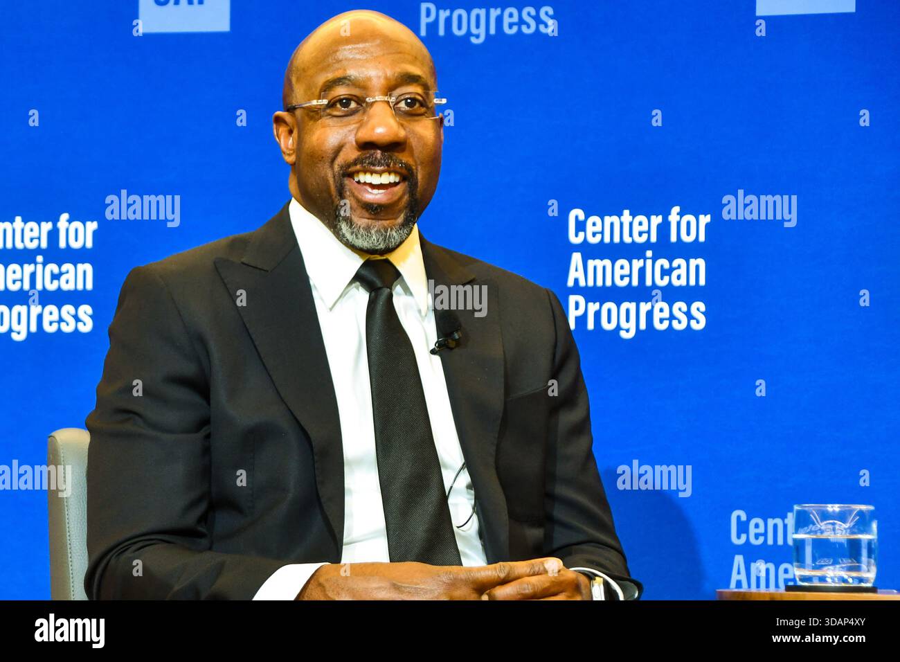 Senator Raphael Warnock (D-GA) im Center for American Progress, 11. Dezember 2025 Stockfoto