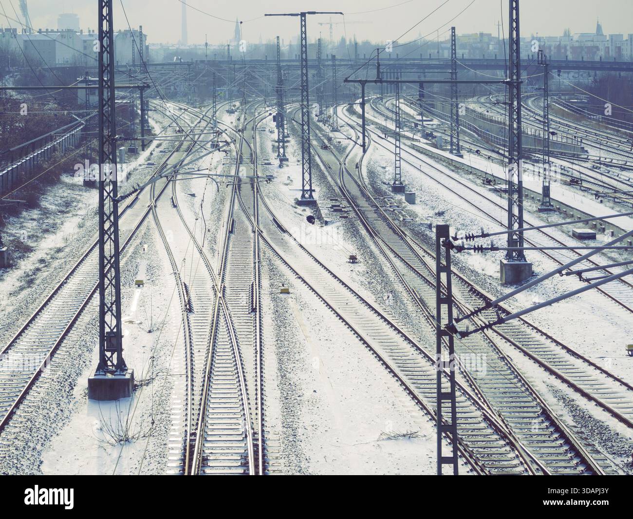 Kompliziertes Stadtbahnsystem im Winter Stockfoto