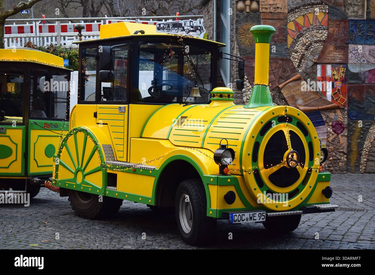 Mosel-Wein-Express in Cochem, Weihnachtsmarkt Hintergrund Stockfoto