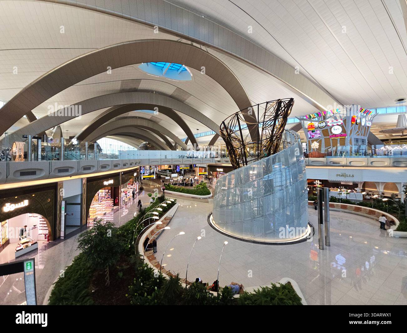Das neue Terminal am internationalen Flughafen Zayed in Abu Dhabi, VAE. - Smartphone-aufgenommenes Stockfoto