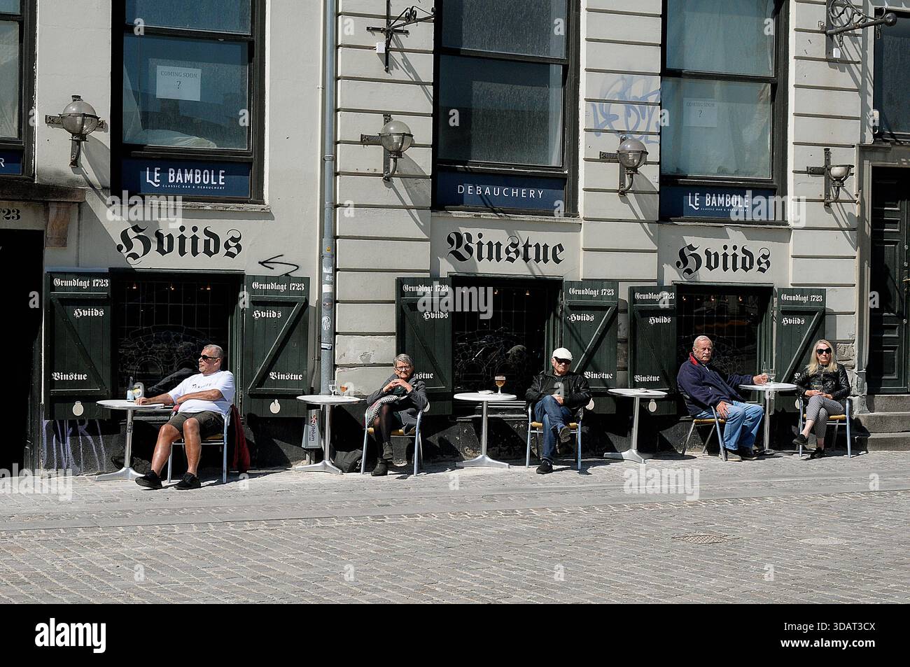 Kopenhagen, Dänemark, 20. Mai 2020. _Dänemark eröffnet ab dem 18 . Mai 200 die zweite Phase der Wiedereröffnung von Cafés und Restaurants für Dienstleistungen und Geschäfte auf der Grundlage von Anweisungen zur sozialen Entlassung der staaten in gesundheitlichen Fragen . Foto: Francis Dean/DeanPictures Stockfoto