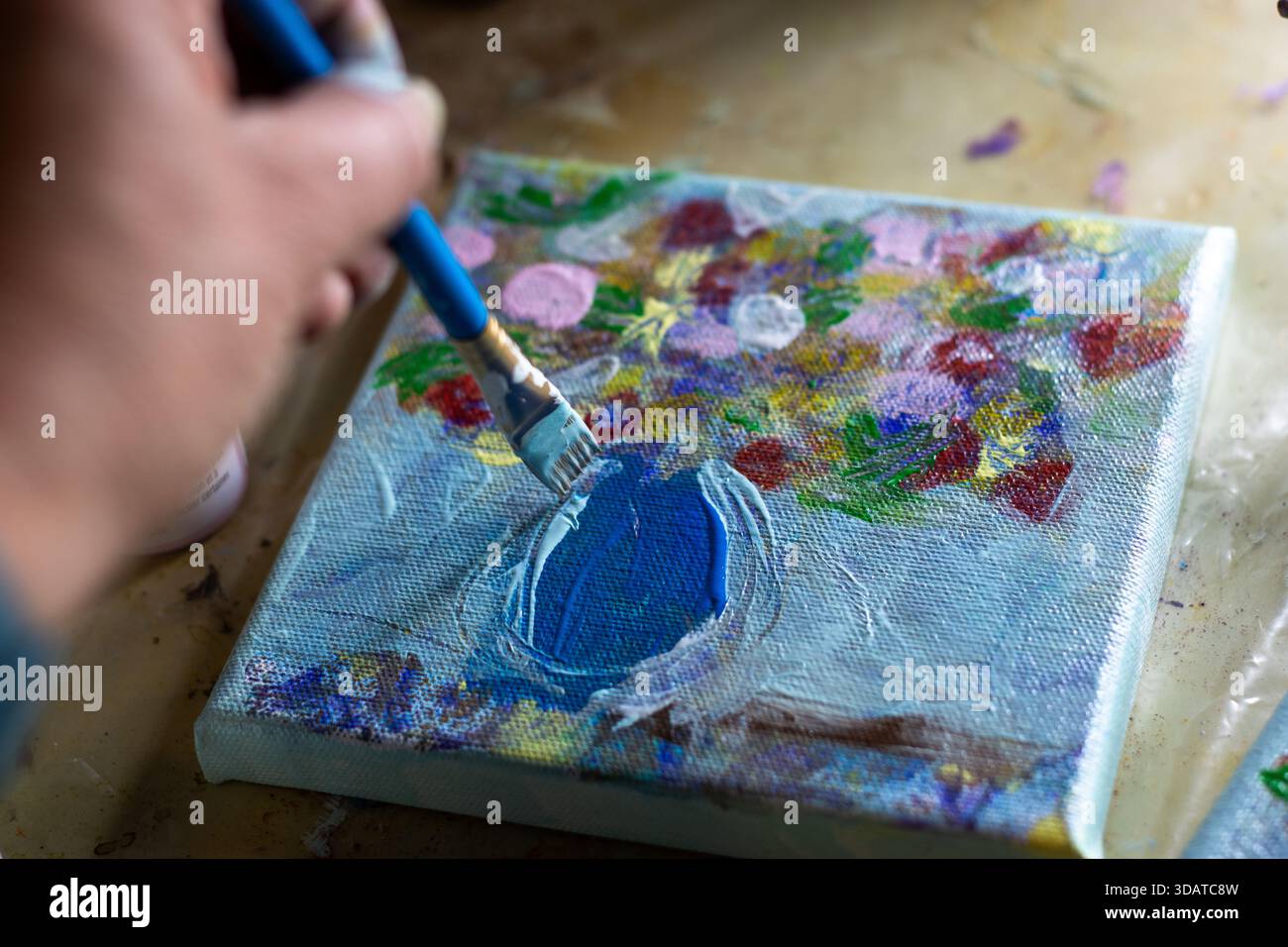 Gemälde mit strukturiertem, floralem Acryl-Canvas mit breitem Pinselstrich Stockfoto