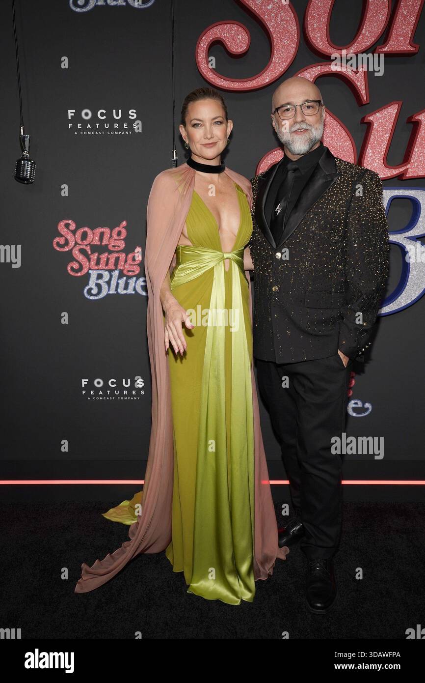 Ny. Dezember 2025. Kate Hudson, Craig Brewer at Arrivals for SONG SUNGEN BLUE Premiere, AMC Lincoln Square 13, New York, NY, 11. Dezember 2025. Quelle: Kristin Callahan/Everett Collection/Alamy Live News Stockfoto