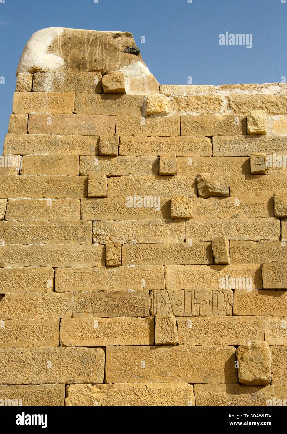 Alte historische Staumauer in Wadi Adhana, Marib Governorate, Marib, Jemen Stockfoto