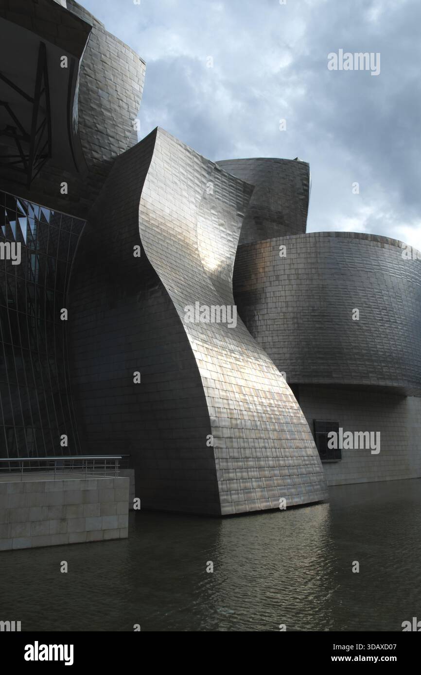 Skulpturenformen von Frank O Gehry's, Guggenheim Museum, Bilbao, Spanien. Stockfoto
