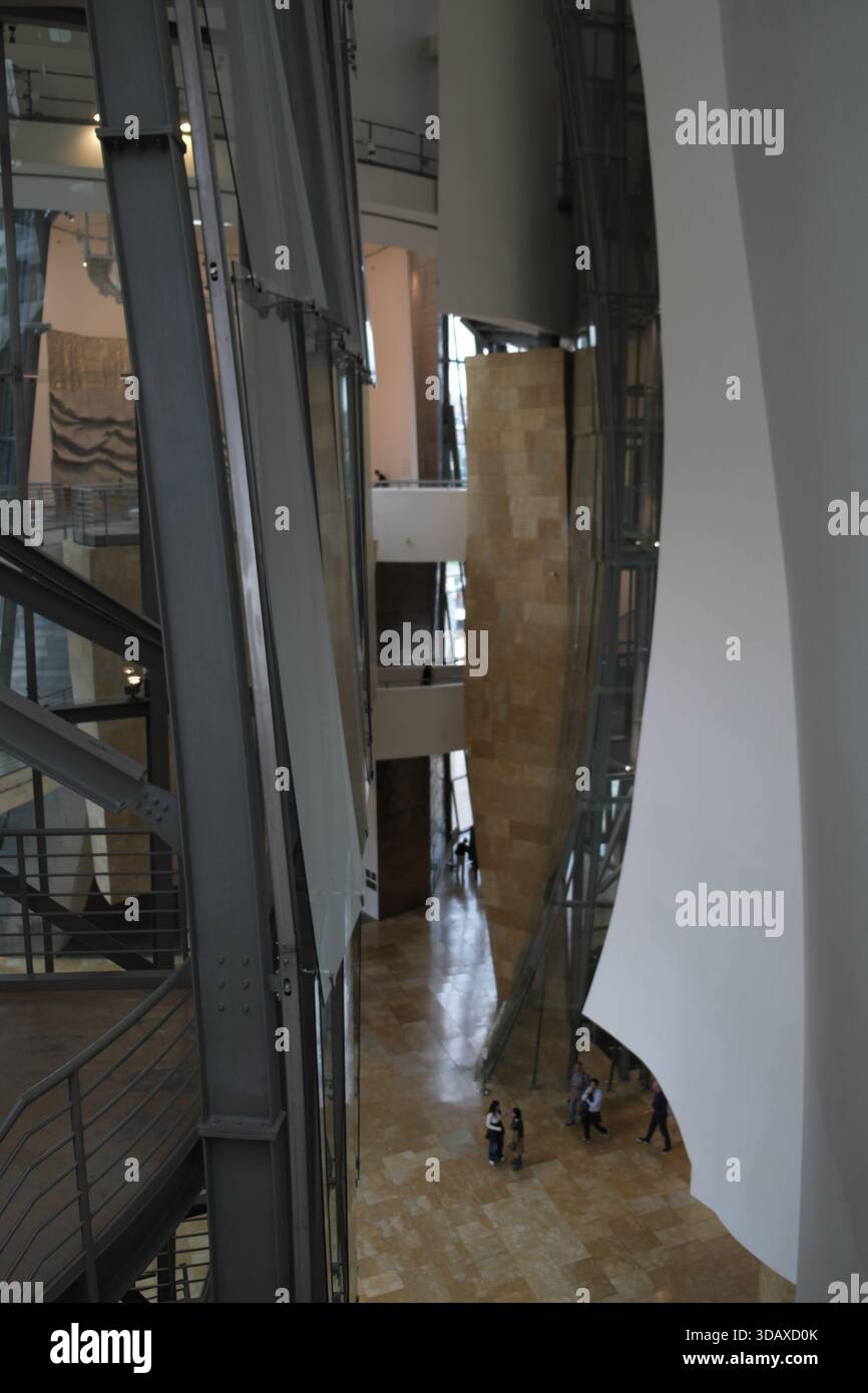 Innenraum des Guggenheim Museums, Bilbao, Spanien. Stockfoto