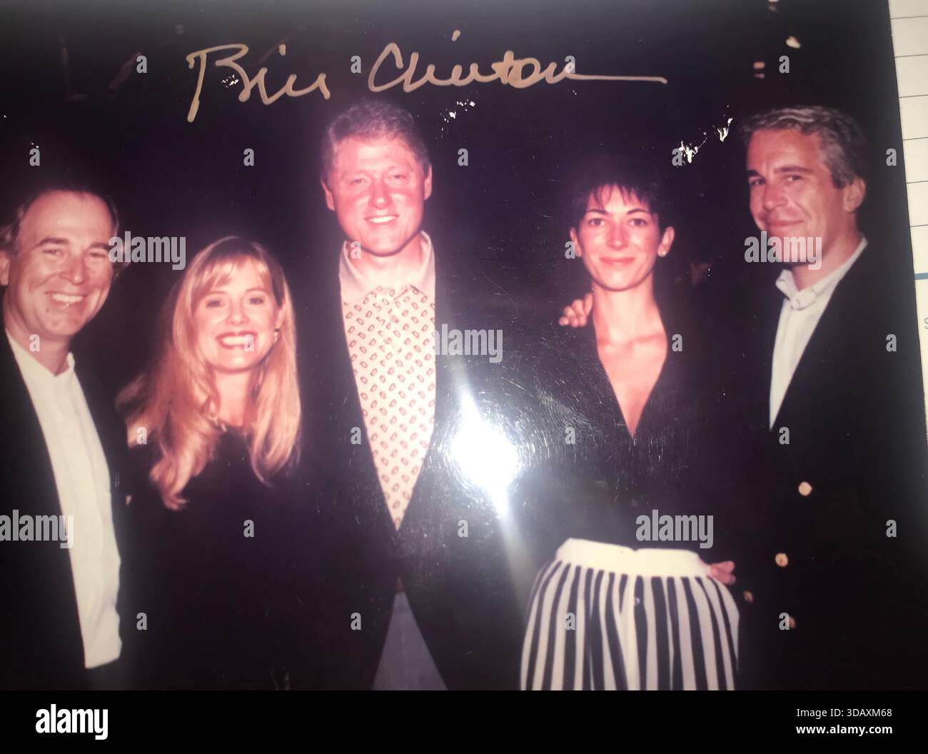 Bilder zeigen: Epstein Files Selection 19 Bilder, darunter Präsident Clinton mit Epstein und Ghislaine Maxwell Freilassung durch das Aufsichtskomitee des Hauses Stockfoto