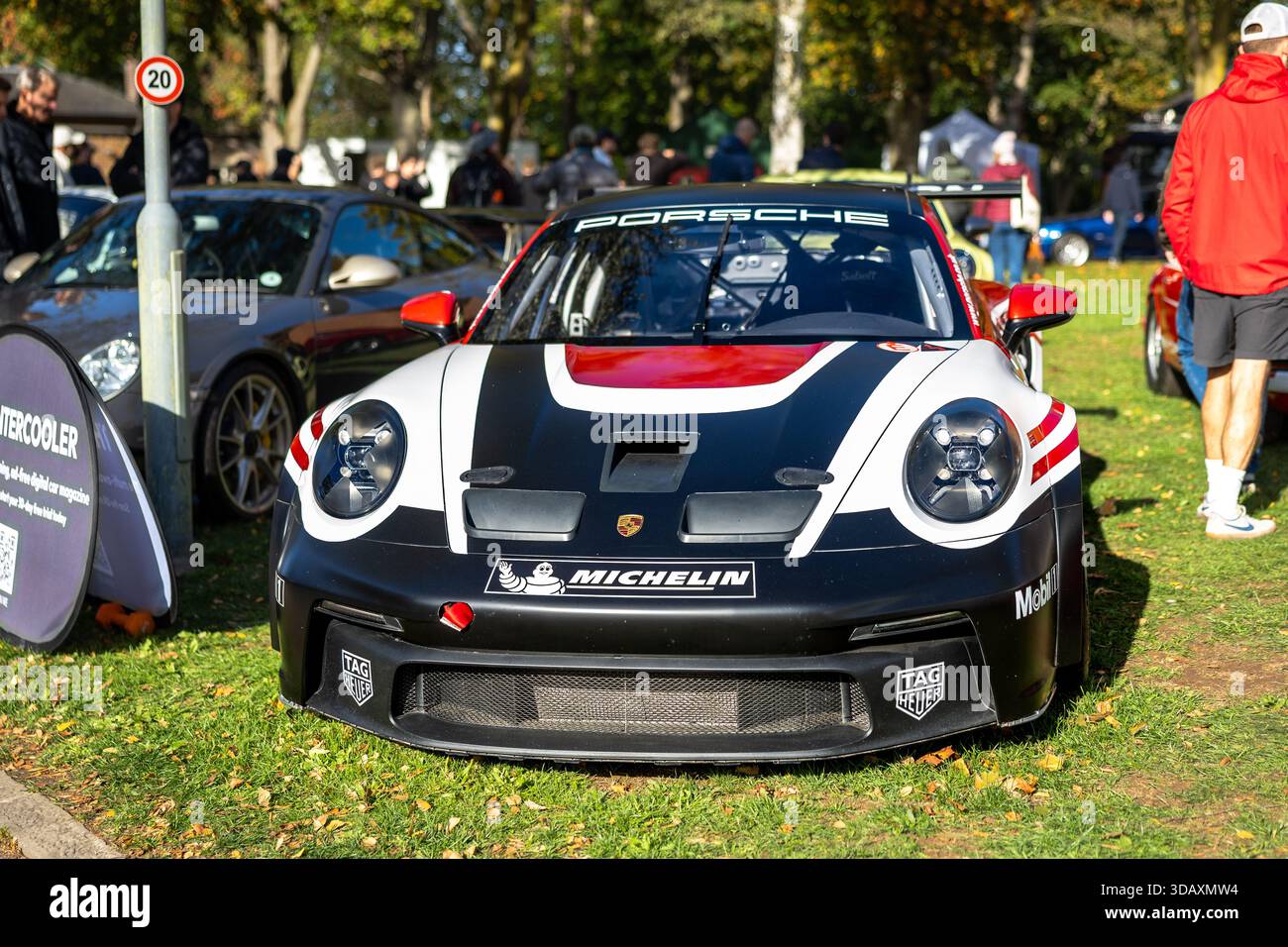 Porsche 911 GT3 Cup, ausgestellt auf der Bicester Motion Assembly am 30. November 2025. Stockfoto