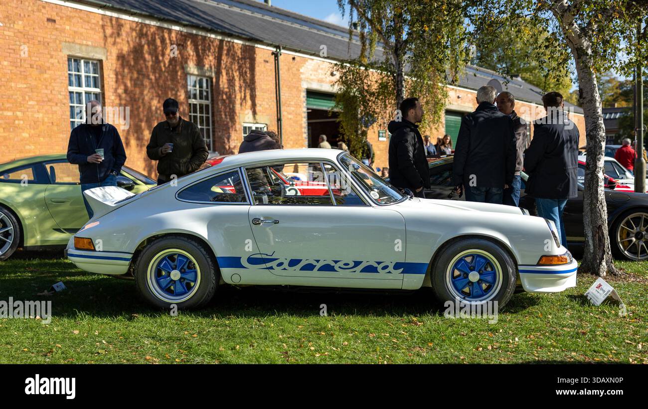 1973 Porsche 911 Carrera RS, ausgestellt auf der Bicester Motion Assembly am 30. November 2025. Stockfoto