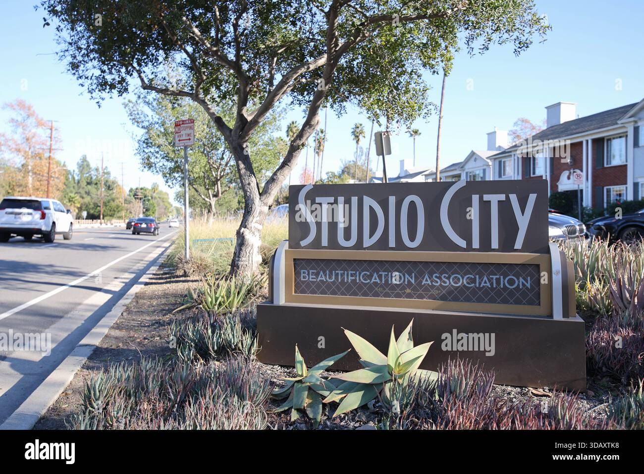 Ein Schild für die Studio City Beautification Association in Los Angeles, Kalifornien, am 11. Dezember 2025. Foto: Raquel G. Frohlich. Stockfoto