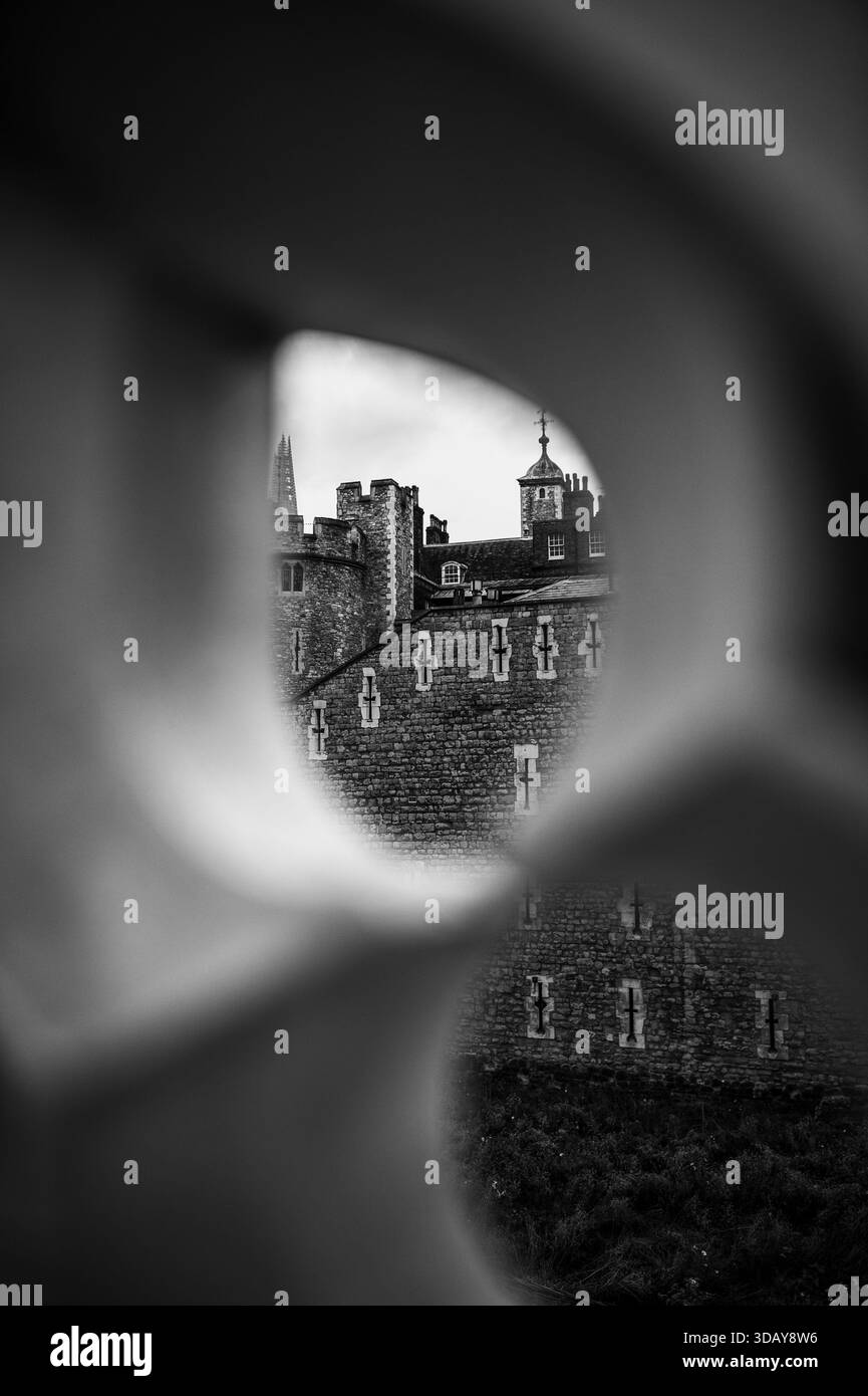 London, Vereinigtes Königreich - 15. Oktober 2022 - redaktionelle Reisefotografie, die die Gegenüberstellung historischer und moderner Gebäude in London, E, feststellt Stockfoto