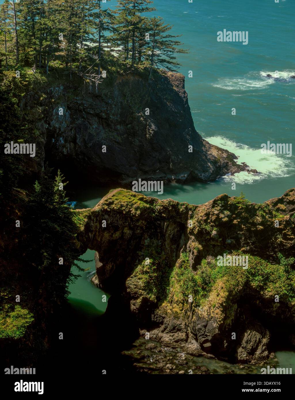 Natural Bridge, Thunder Cove, Boardman State Park, Oregon Stockfoto