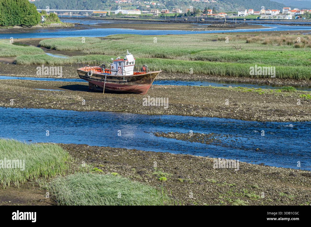 Blick auf den Fluss Traba und die Mündung Muros und Noya in der Stadt Noya (Noia), Provinz A Coruna, Galicien, Nordwesten Spaniens Stockfoto