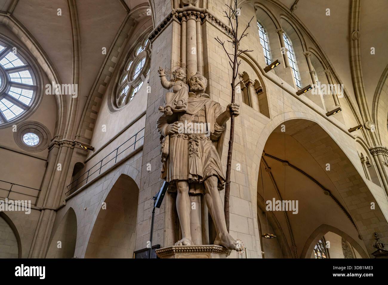 Christopherus-Statue Christopherus-Statue im Innenraum des St. Paulus-Dom in Münster, Nordrhein-Westfalen, Deutschland Christopherus-Statue an der Mün Stockfoto