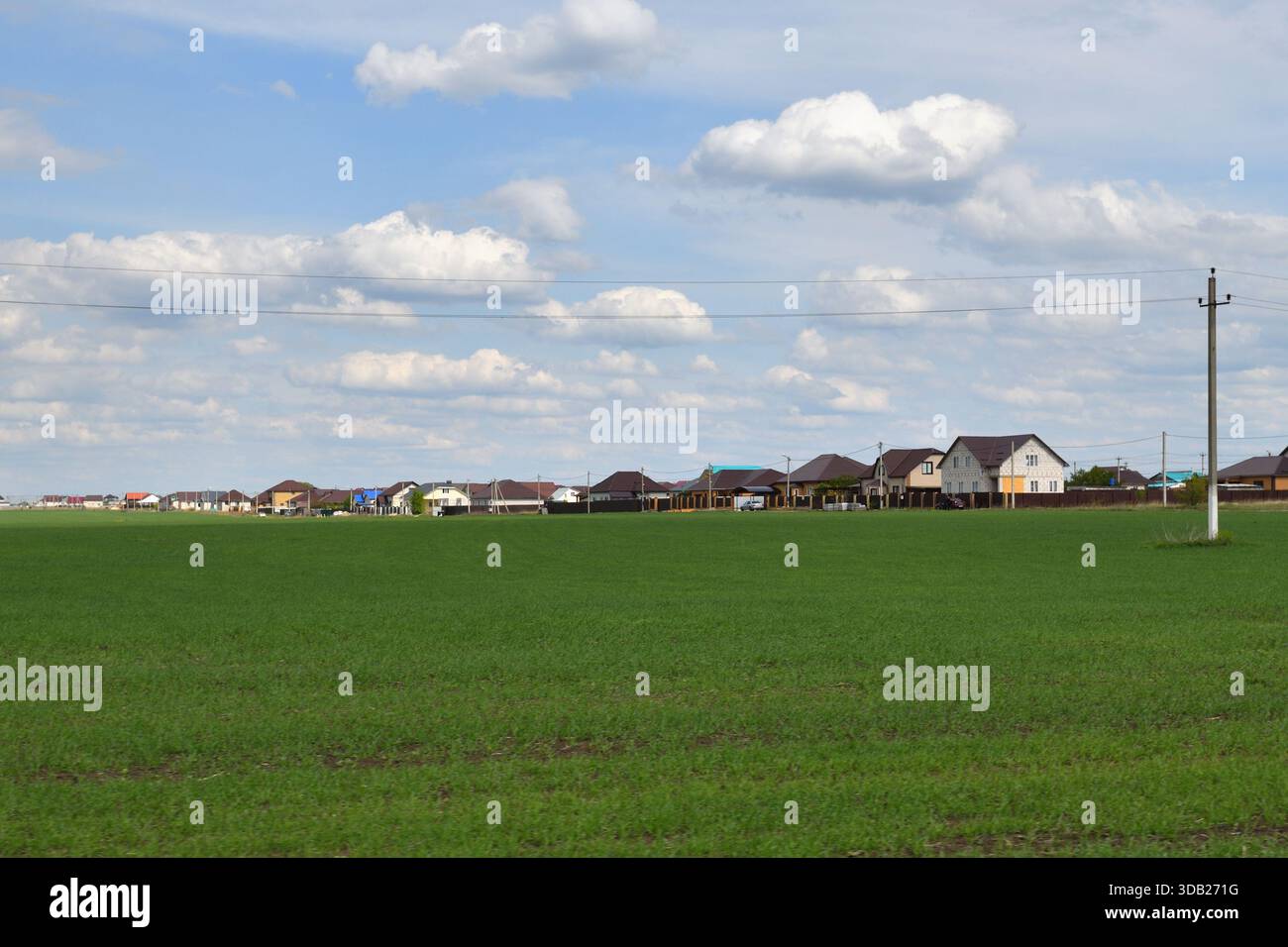 Wohnsiedlung und Green Field Landscape Stockfoto