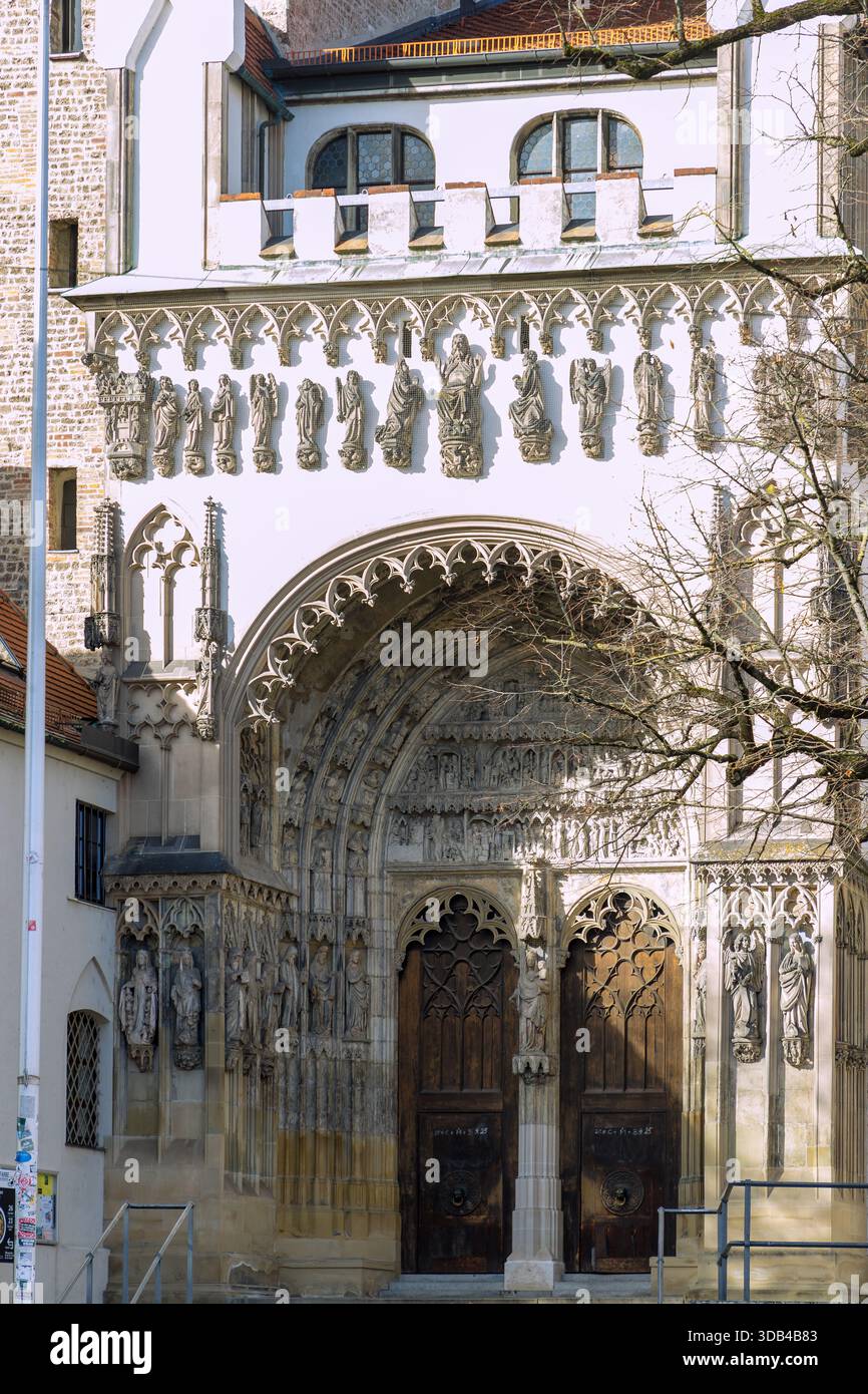 Augsburger Dom, Südportal mit skulpturaler Dekoration, Augsburg, Schwaben, Bayern, Deutschland Stockfoto