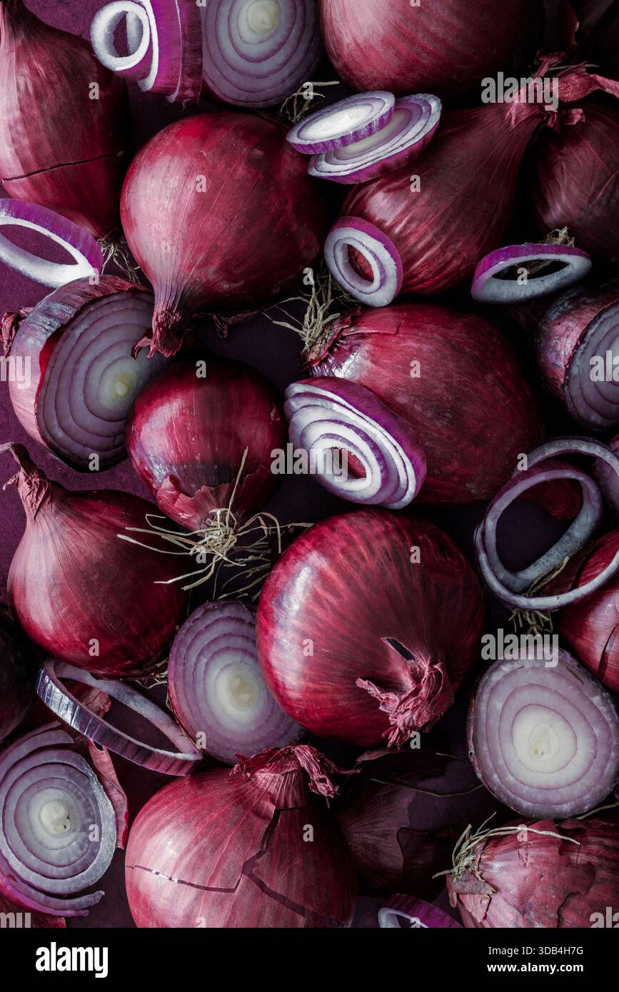 Rote Zwiebeln, Zwiebelringe Stockfoto
