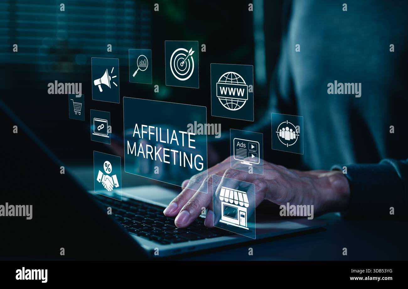 Affiliate-Marketing-Strategiekonzept. Person, die einen Laptop mit Symbolen für Online-Werbung, Werbung, verkaufsprovision, Tracking-Links verwendet, Stockfoto