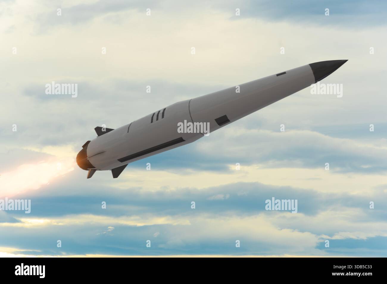 Eine russische Militärrakete fliegt in einem bewölkten Himmel Stockfoto