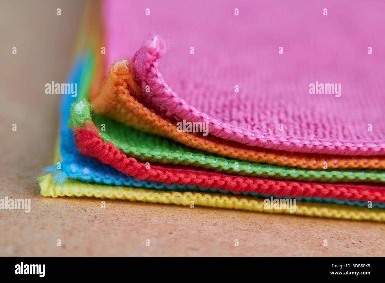Farbige Tücher für die Reinigung der Räumlichkeiten Stockfoto