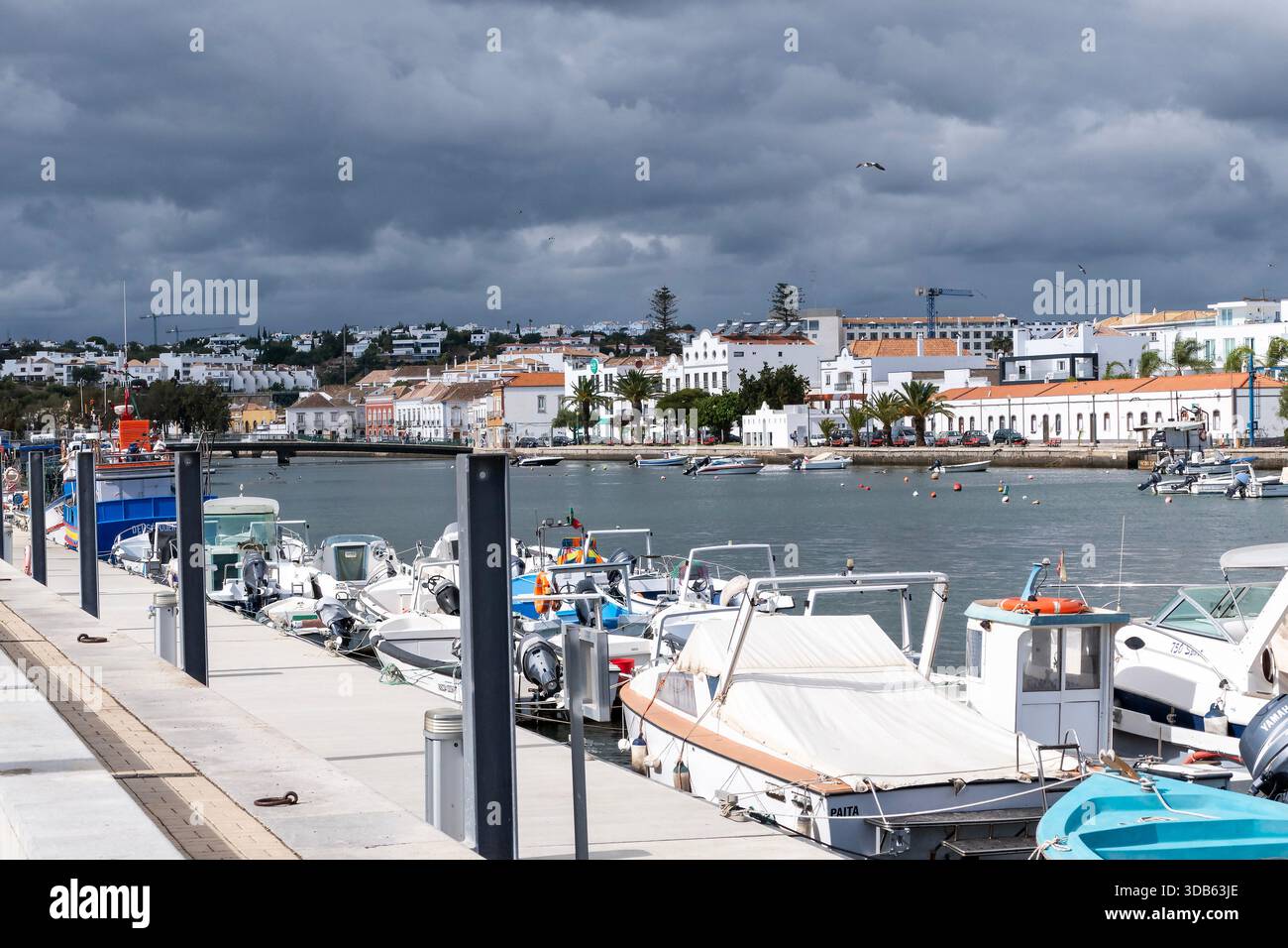 Tavira in Portugal: Blick über den Rio Gilao Stockfoto