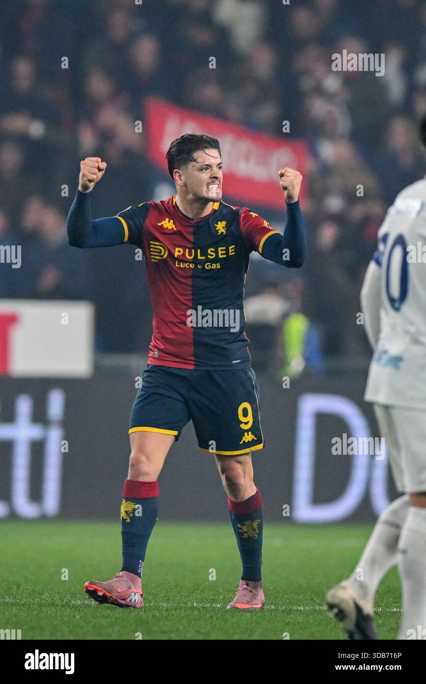Genua, Italien. Dezember 2025. Vitinha feiert, nachdem er ein Tor für seine Mannschaft während des Fußballspiels der Serie A zwischen Genua und Inter im Luigi Ferraris Stadion in Genua, Italien, erzielte 2025. Sport - Fußball . (Foto: Tano Pecoraro/Lapresse) Credit: LaPresse/Alamy Live News Stockfoto