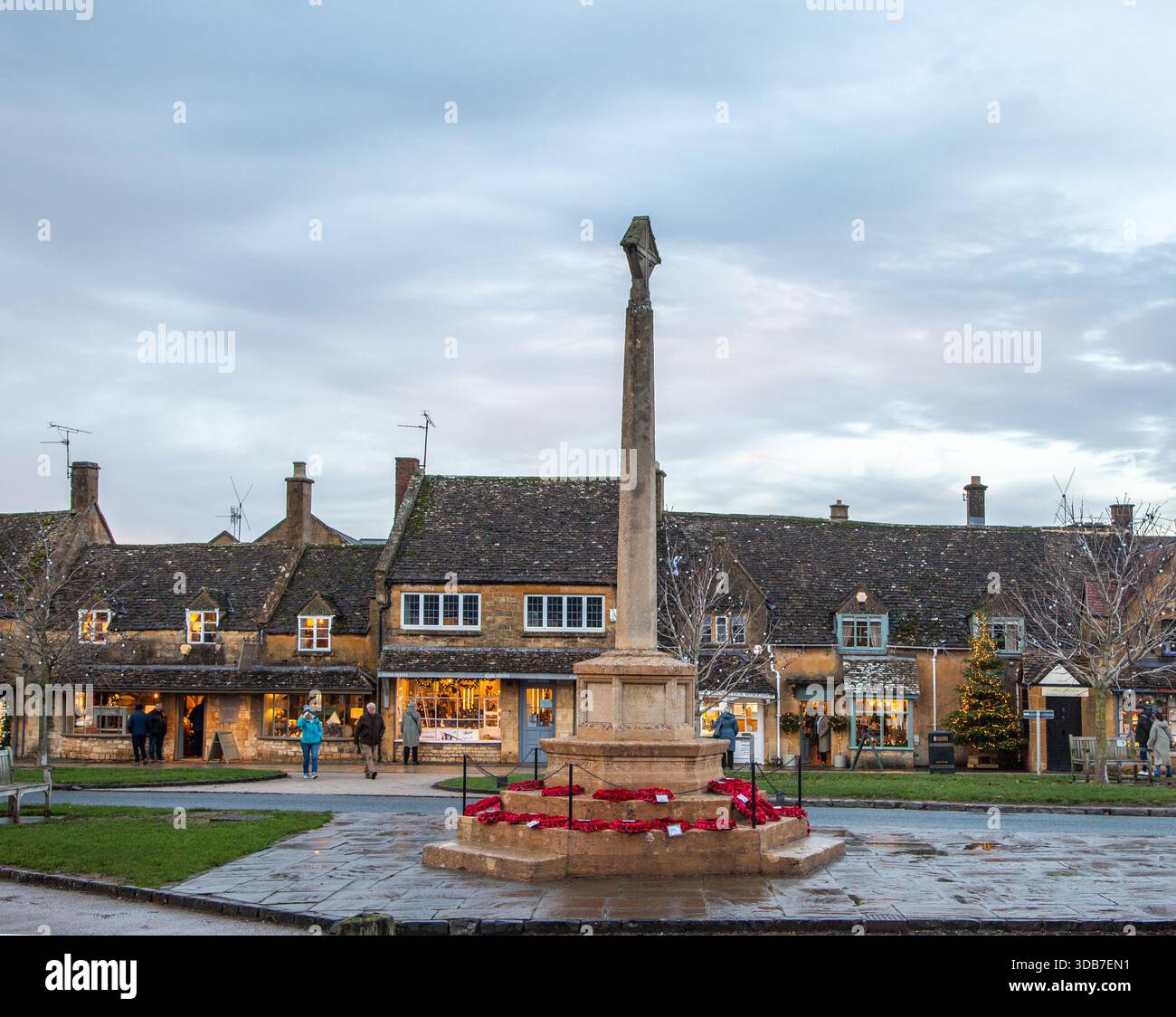 Das Kriegsdenkmal im Dorf Cotswold am Broadway Worcestershire Stockfoto