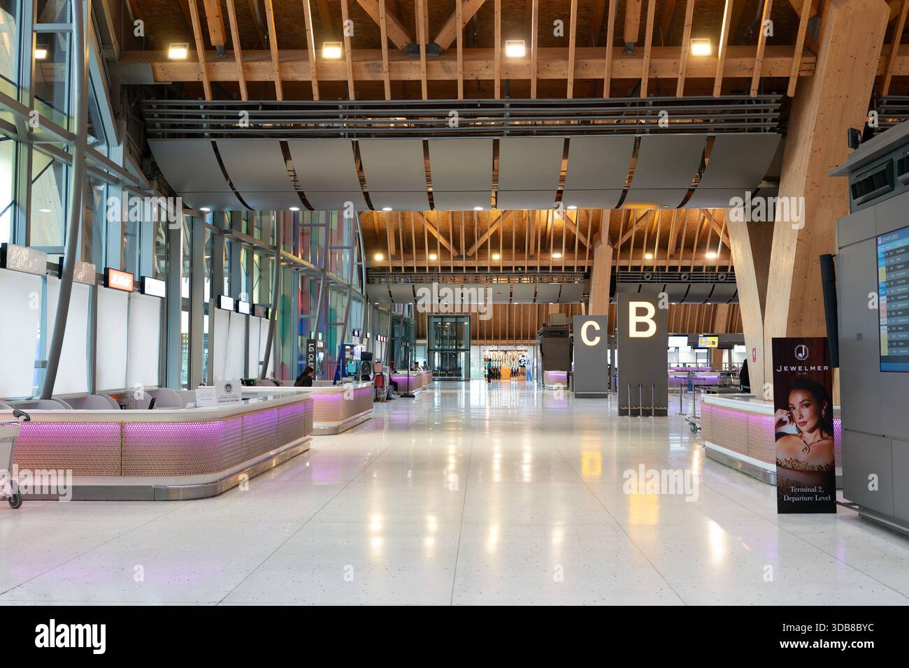 Lapu-Lapu, Philippinen - 07. Mai 2025: Innenaufnahme der Abflugebene am Mactan-Cebu International Airport. Stockfoto