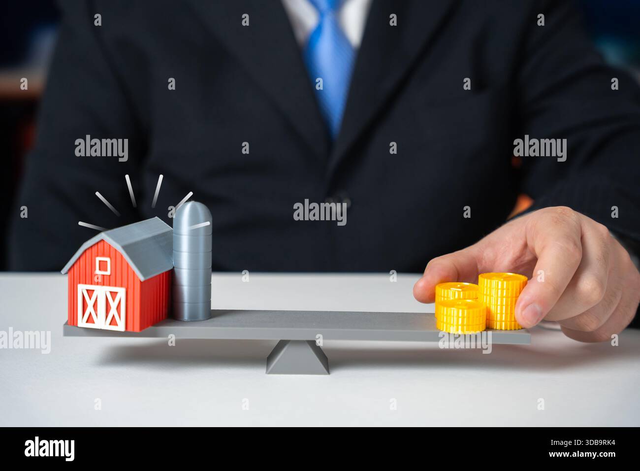 Betriebsbewertung. Auktion und Gebote. Grundstücksmarkt. Landwirtschaftliche Vermögenswerte ziehen Investoren an. Die Preisermittlung spiegelt Nachfrage, Produktivität und langfristige Entwicklung wider Stockfoto
