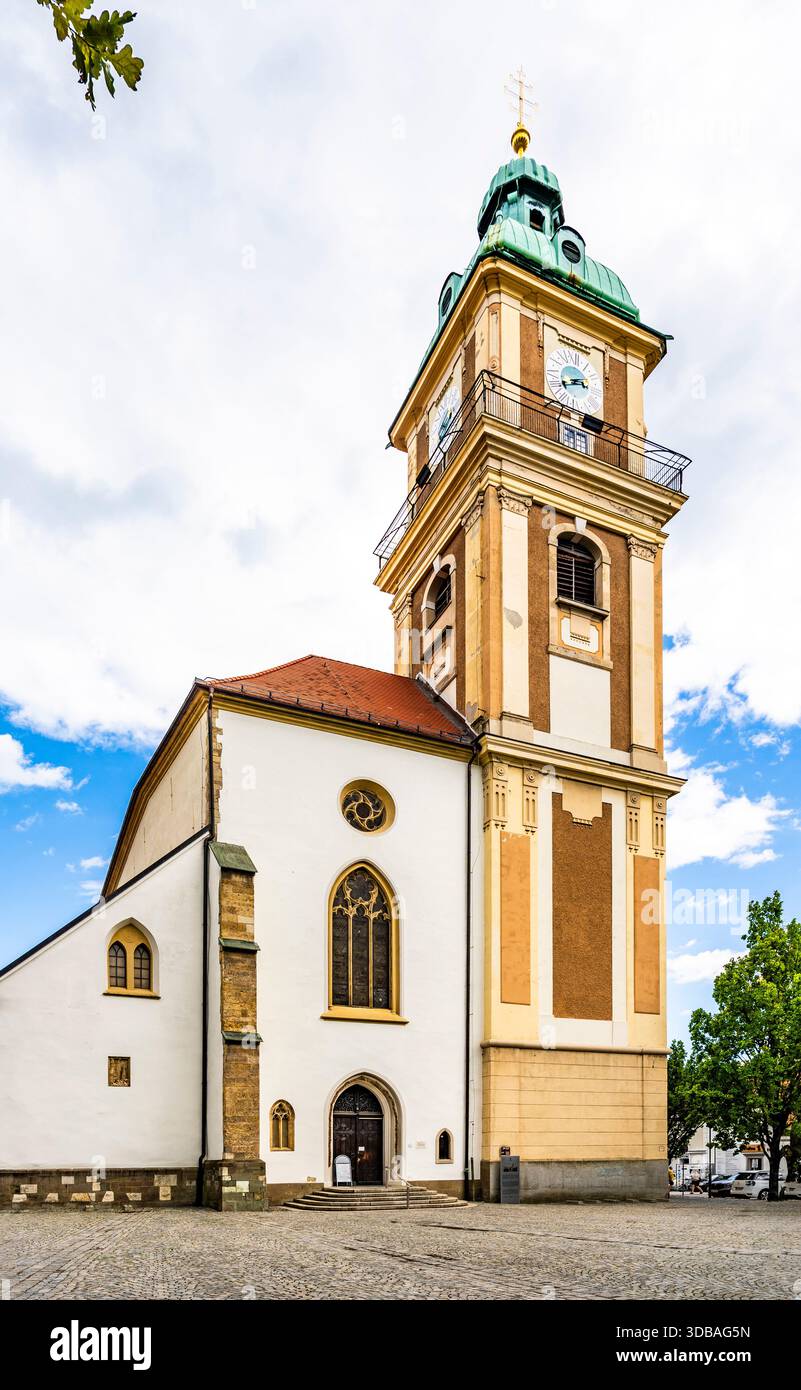 Äußere der Maribor Kathedrale (Kirche des Heiligen Johannes des Täufers), religiöses Wahrzeichen in Slomskov trg, Maribor, Slowenien. Stockfoto