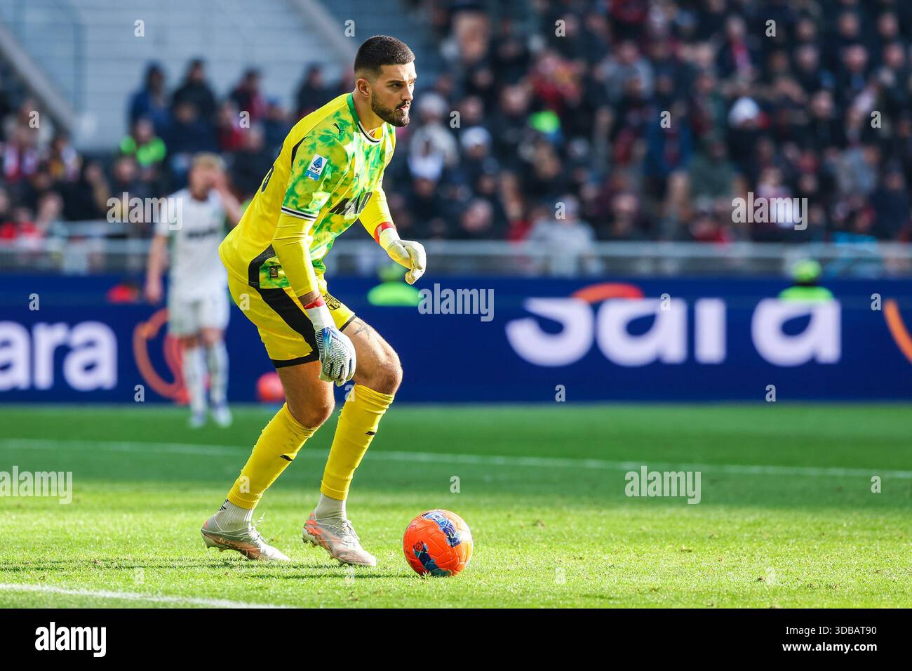 Mailand, Italien. Dezember 2025. Arijanet Anan Muric von US Sassuolo wurde 2025/26 während des Fußballspiels der Serie A zwischen AC Milan und US Sassuolo im San Siro Stadion in Mailand in Aktion gesehen Credit: Independent Photo Agency/Alamy Live News Stockfoto