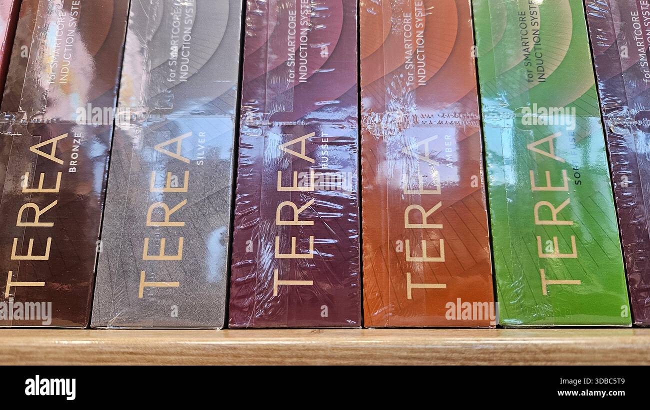 Terea Tabak Sticks für IQOS ausgestellt in Bunte Verpackung.Riga.Lettland.15.12.2025 Stockfoto