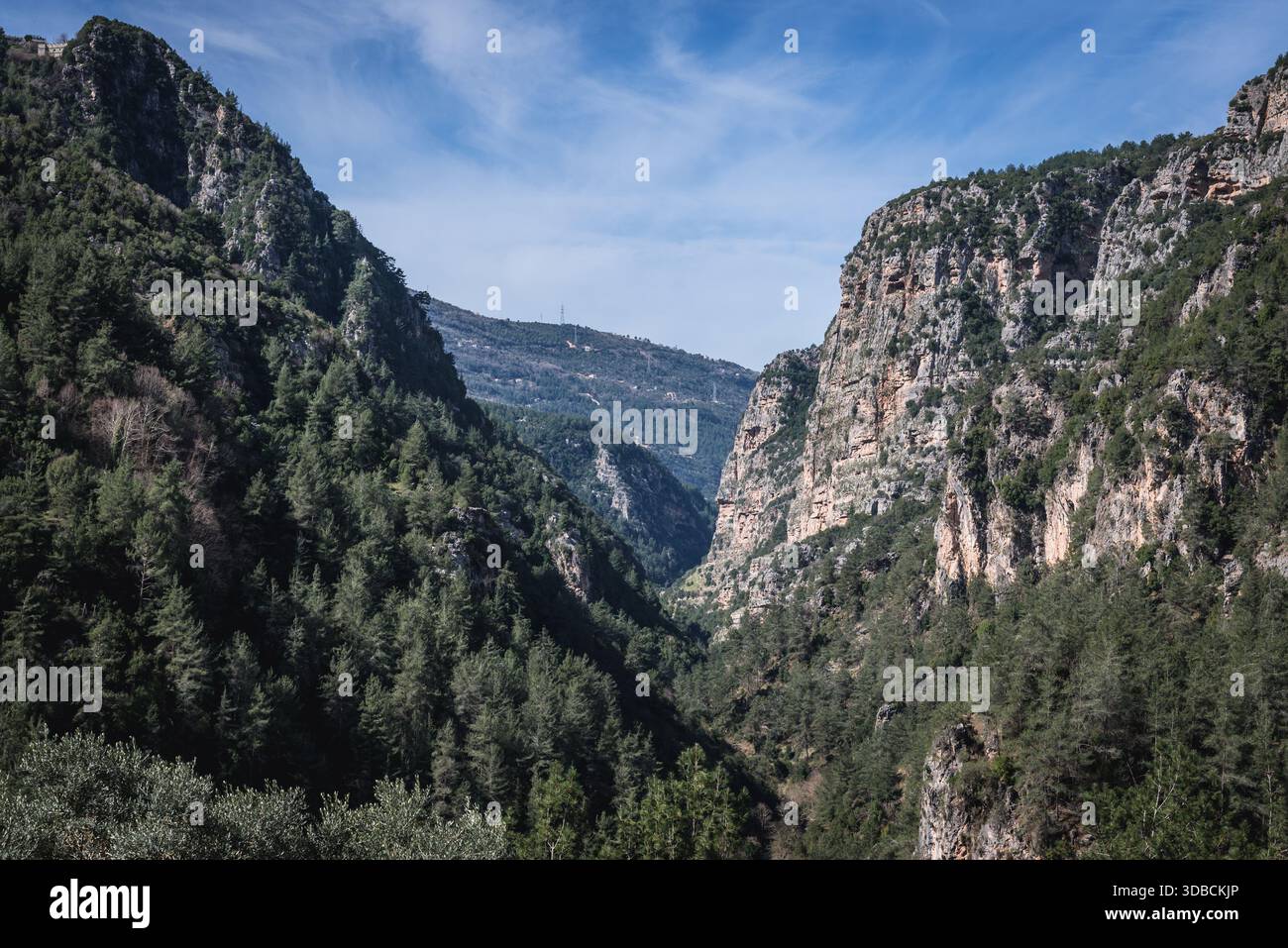 Berge im Jabal Moussa Naturpark im Libanon, Blick vom Anfang des Chouwan Lake Trail Stockfoto