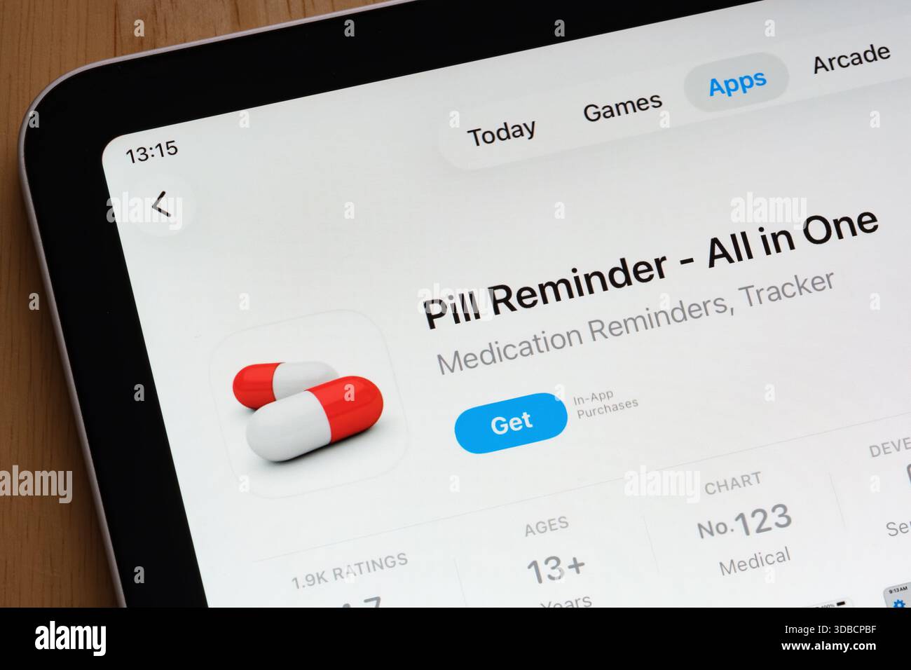 Pille Reminder All-in-One-App für das Gesundheitswesen im Apple iPad App Store mit Details. Stafford, Vereinigtes Königreich, 15. Dezember 2025 Stockfoto