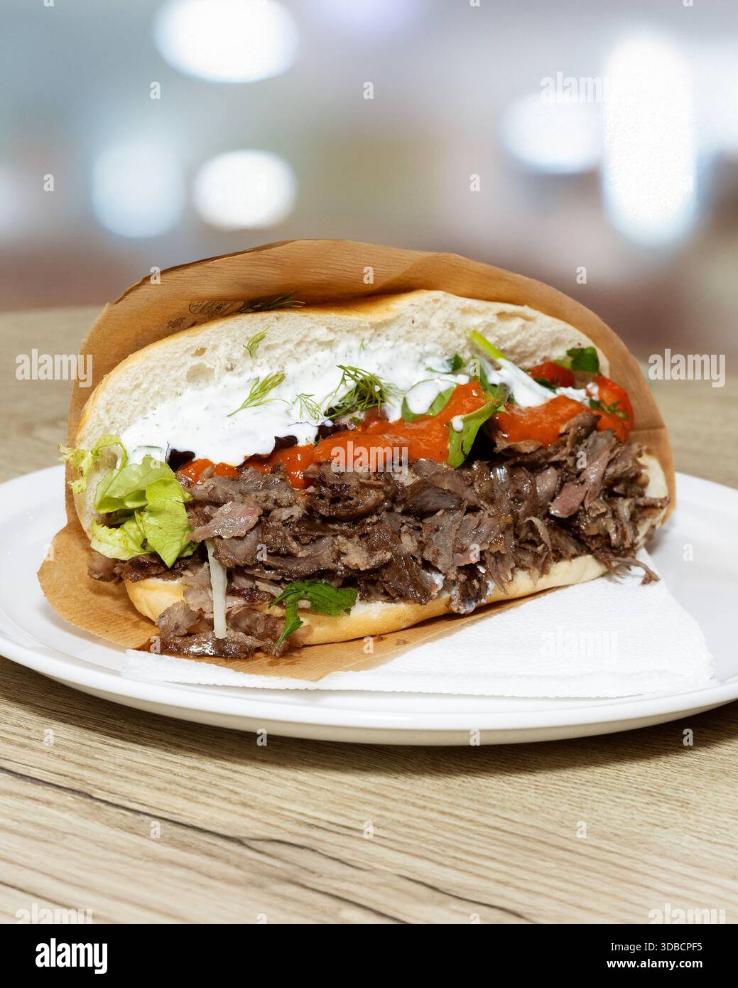 Saftiger Döner-Döner. Türkische Küche. Döner Sandwich Stockfoto