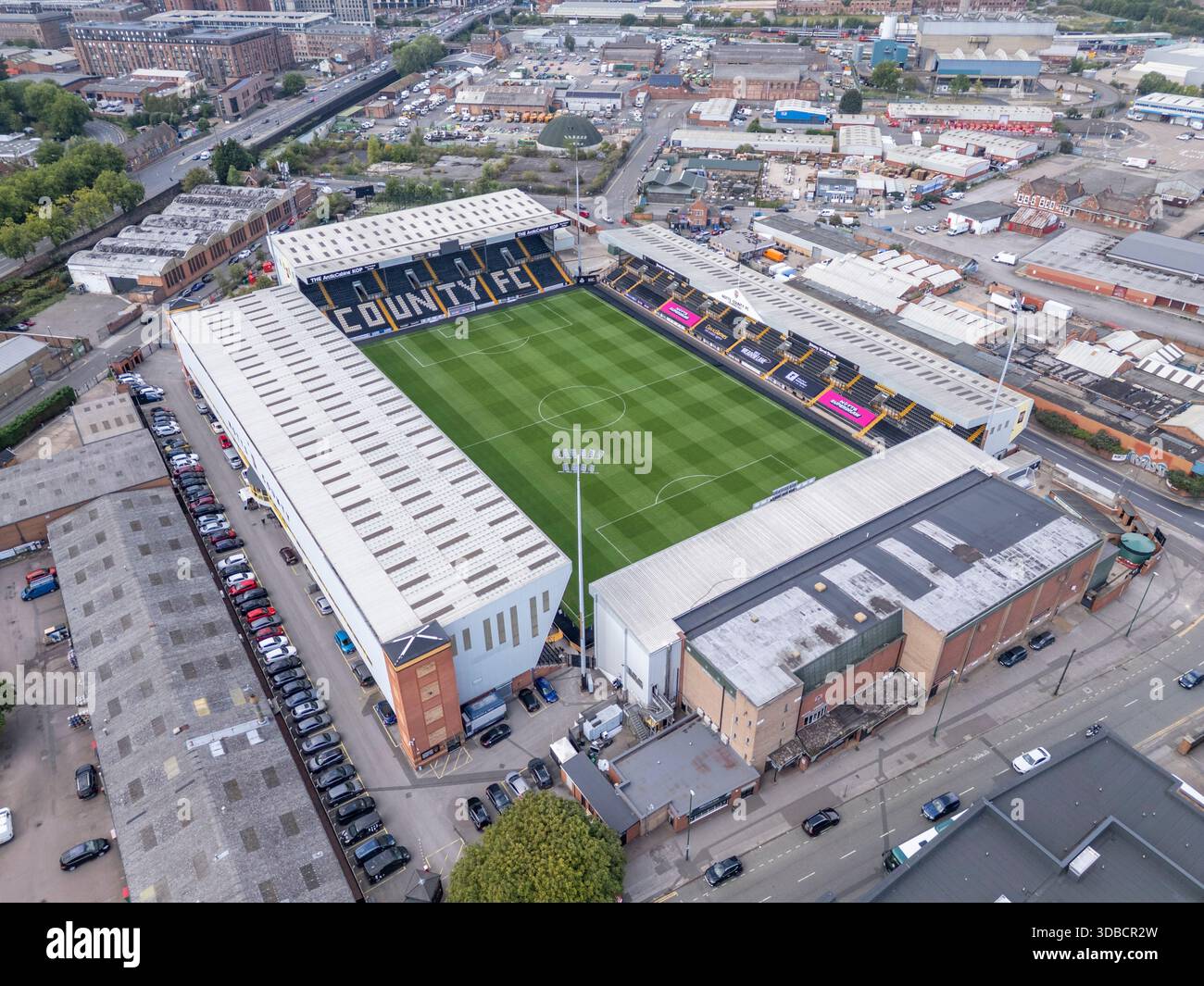 Luftaufnahme der Meadow Lane, Heimstadion des Notts County Football Club der EFL League Two, Nottingham, Großbritannien. Stockfoto